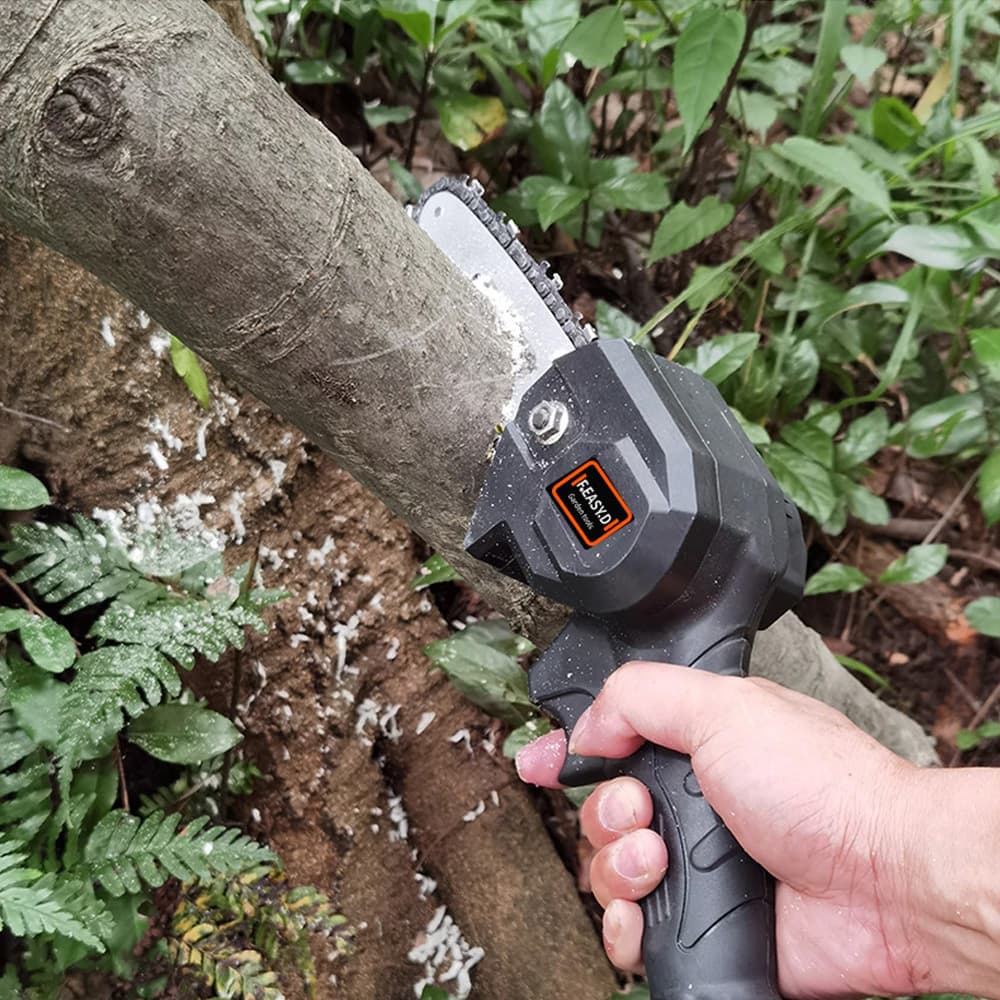 Rechargeable Handheld Mini Battery Powered Chainsaw image 3
